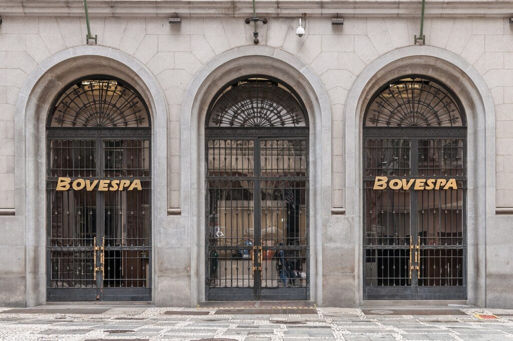 Fachada da bolsa de valores B3, onde se calcula o valor de mercado da Petrobras