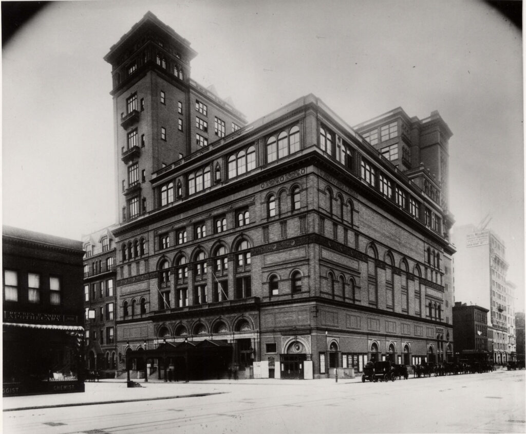 Carnegie Hall, em Nova York, construído com dinheiro de Andrew Carnegie