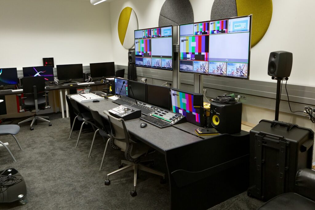 Estúdio de pós-produção do YouTube Space em Paris, estrutura usada por criadores de conteúdo