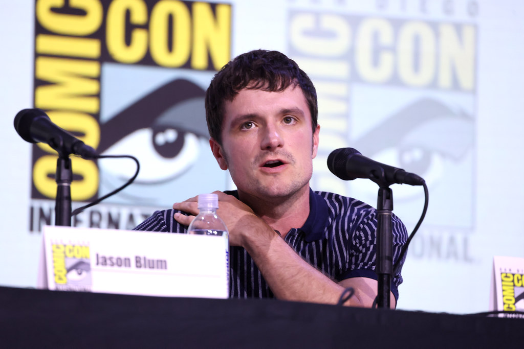Elenco de Five Nights at Freddy's 2, sucesso entre os filmes de terror da Blumhouse, na Comic-Con de 2025