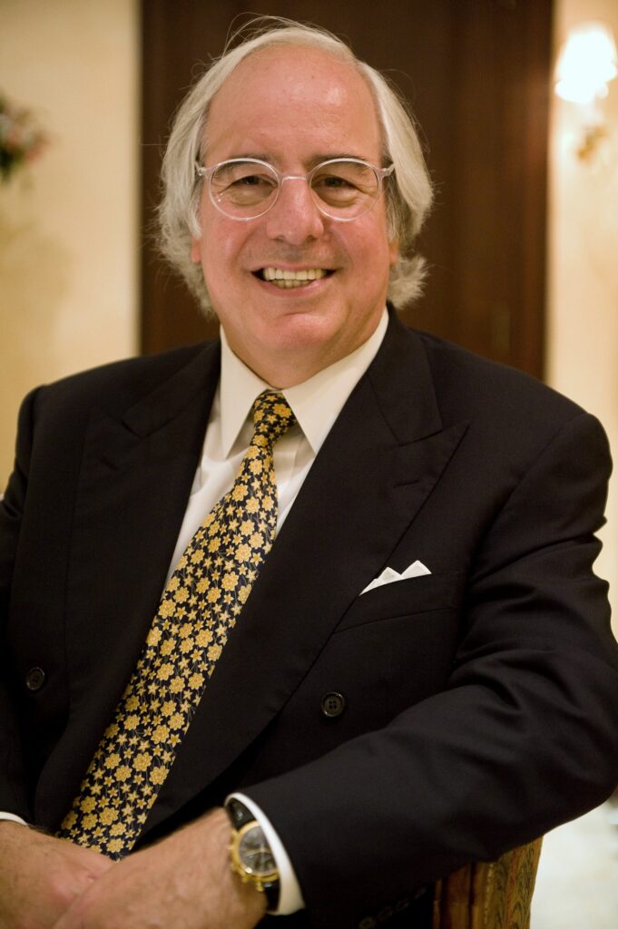 Frank Abagnale, o golpista real que inspirou um dos filmes sobre golpes reais mais famosos