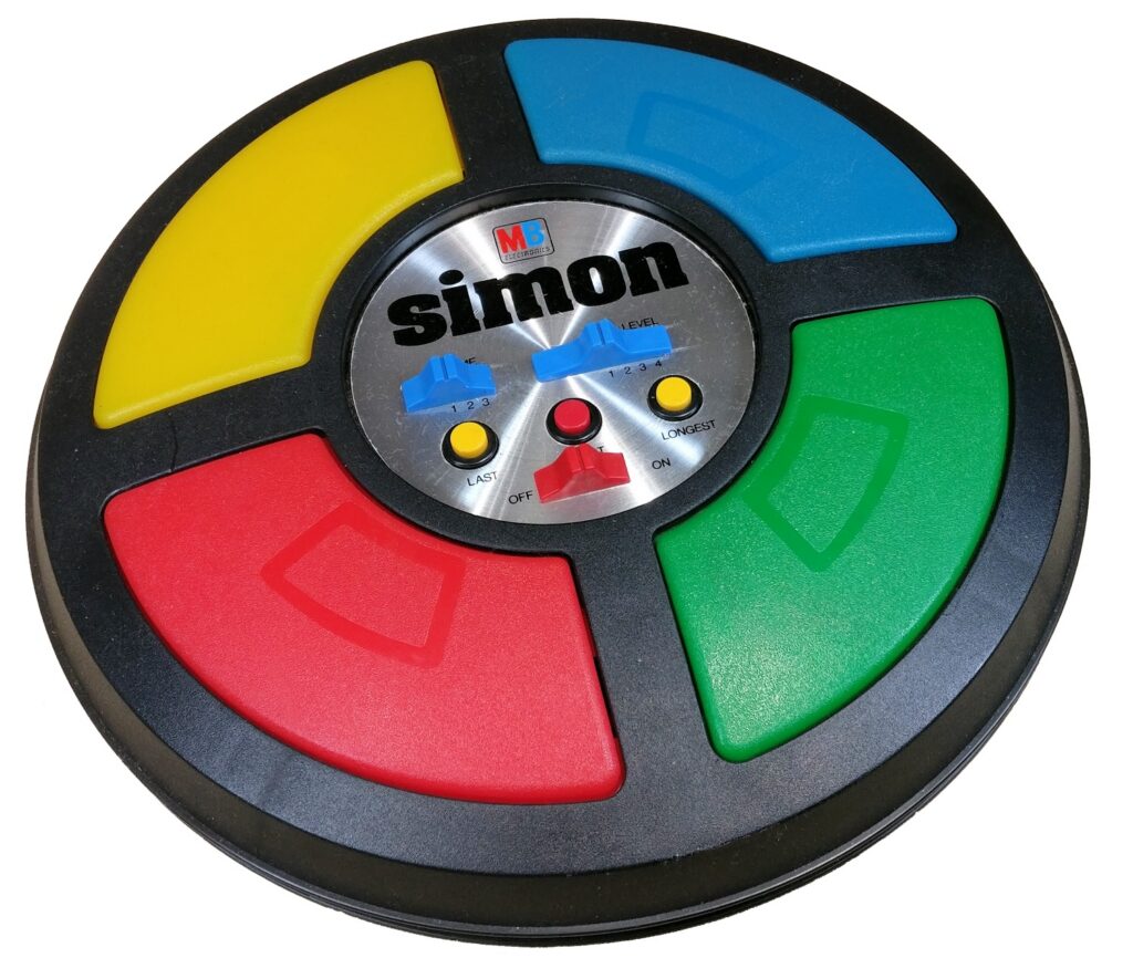 Simon, o jogo eletrônico que no Brasil virou o Genius, um dos alvos da disputa entre Estrela e Hasbro