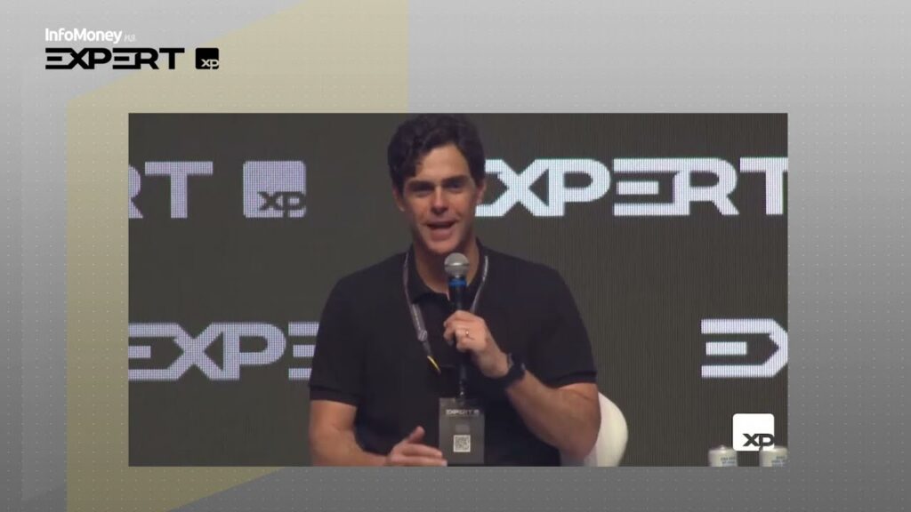 Guilherme Benchimol no palco da Expert XP, evento da empresa que ele fundou