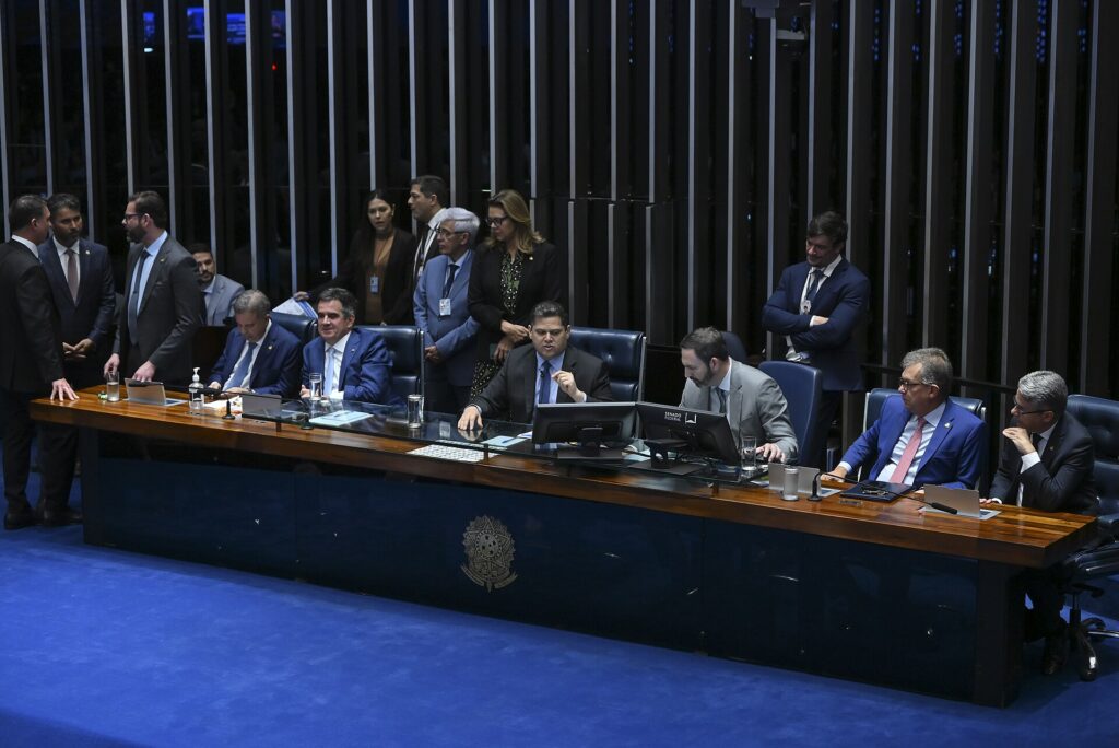 Mesa do Senado, onde será votado o fim da escala 6x1