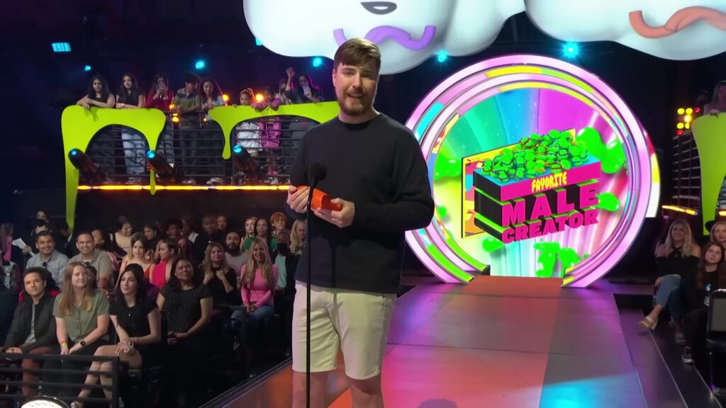 MrBeast no palco do Kids' Choice Awards, em 2022