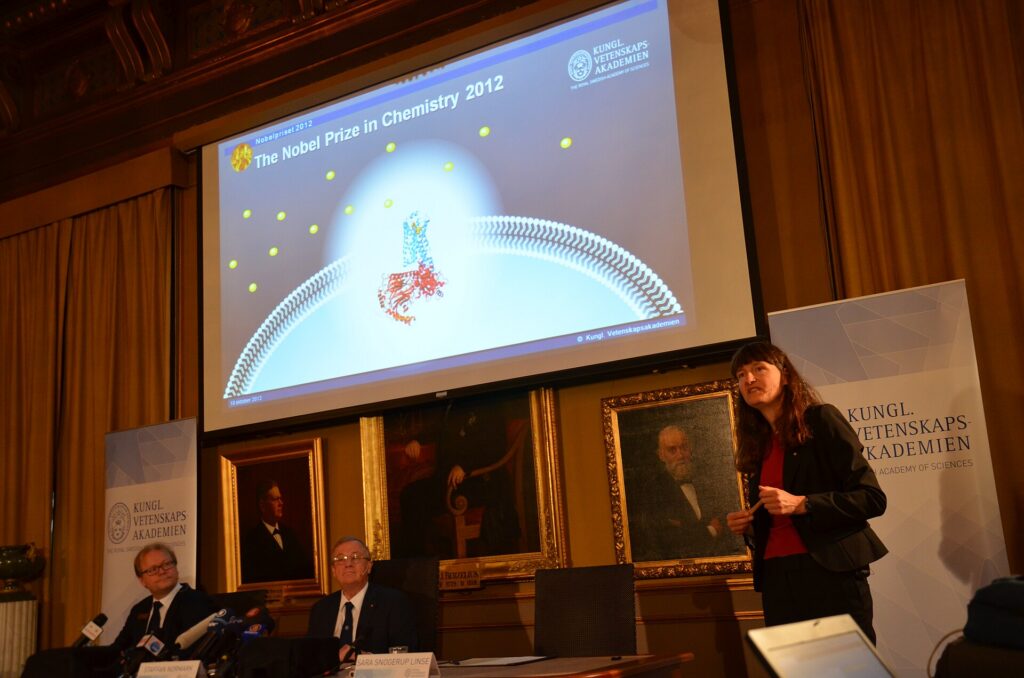 Anúncio na Academia Real das Ciências da Suécia, que escolhe o Nobel de Economia