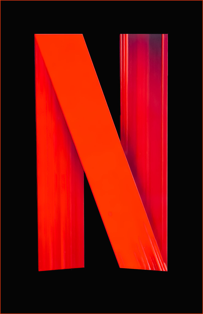 Prédio da Netflix em Los Angeles, em meio ao corte de vagas e à queda das ações da Netflix