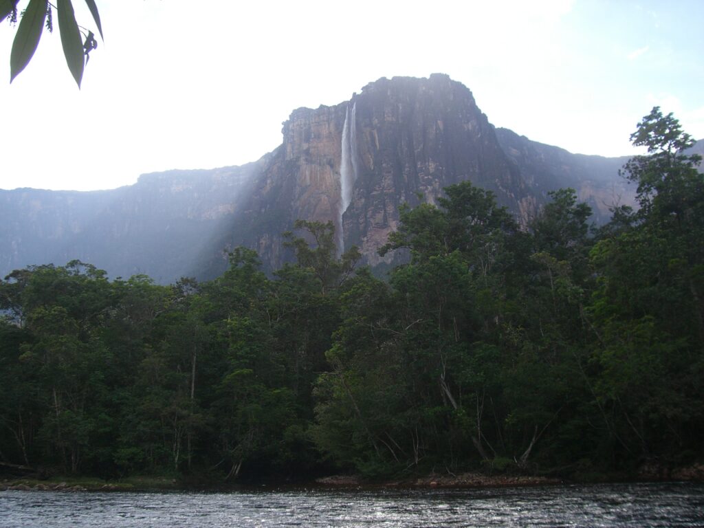 Salto Ángel, um dos destinos de quem vai viajar para a Venezuela