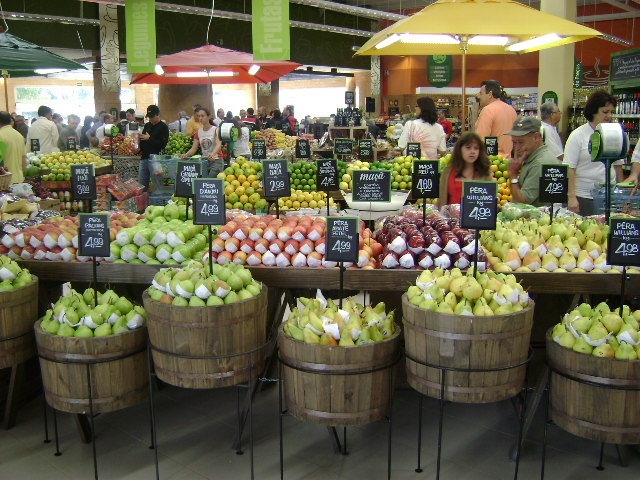Seção de frutas de um supermercado Pão de Açúcar, rede que Abilio Diniz perdeu para o Casino
