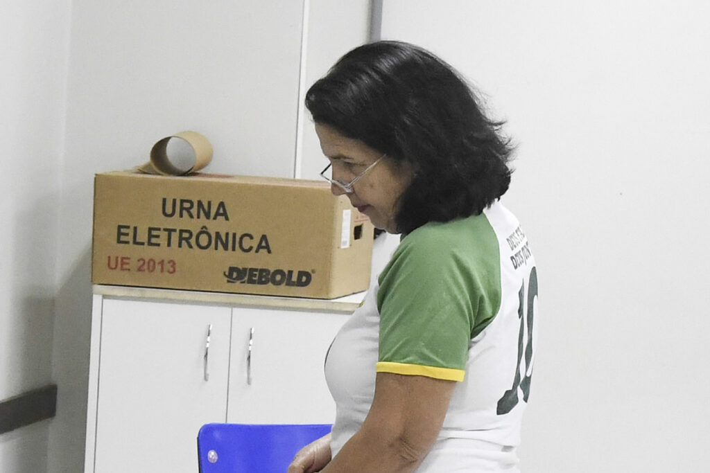 Urna eletrônica numa seção eleitoral: voto útil é uma decisão do eleitor